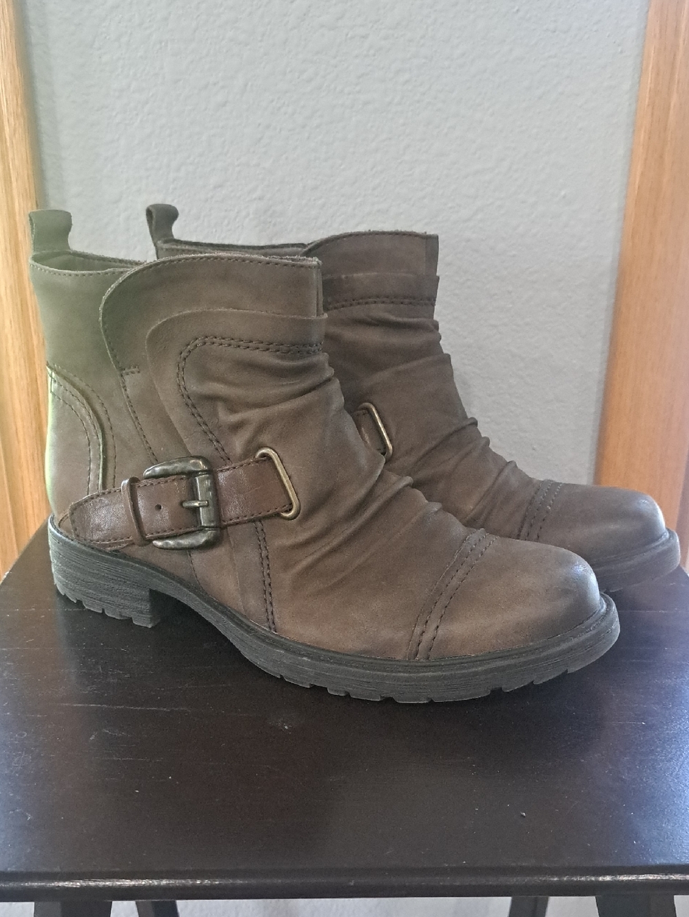 Earth Stone Ankle Boots - Gray Brown